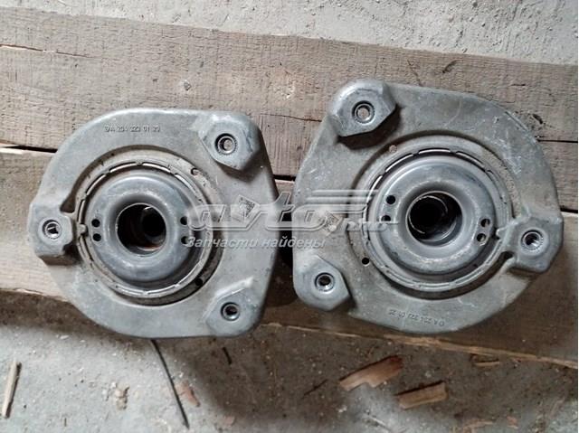 Подушка амортизатора переднього A2043230120 MERCEDES