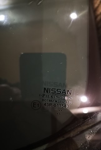 Скло-кватирка двері, задній, лівою 822215SF1A NISSAN