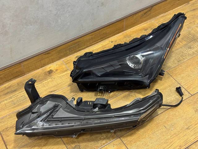 Блок фара ліва 8107078190 TOYOTA