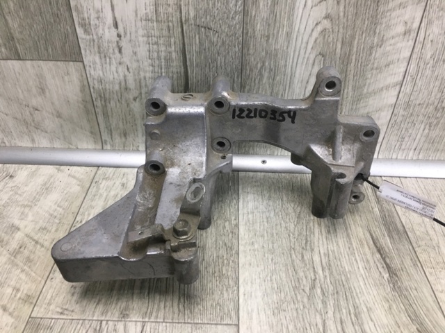 Кріплення генератора 1801A100 MITSUBISHI