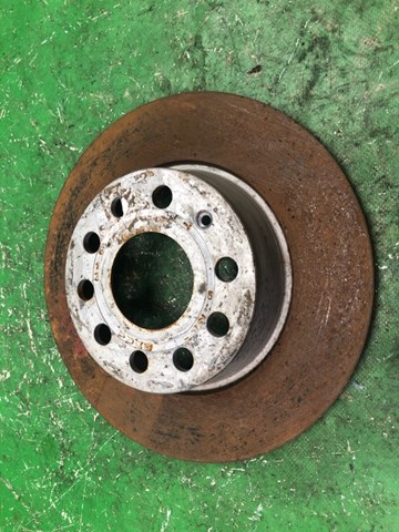 Тормозной диск задний volkswagen passat b7 11-15 1K0615601AA