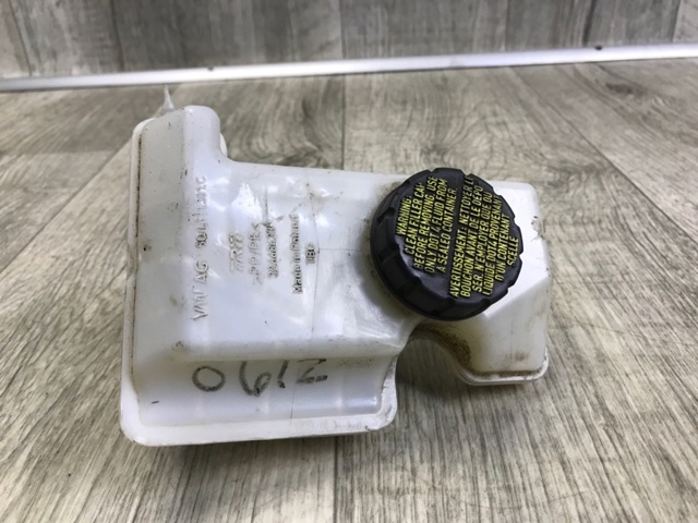 Бачок гальмівної рідини 5Q1611301C VAG