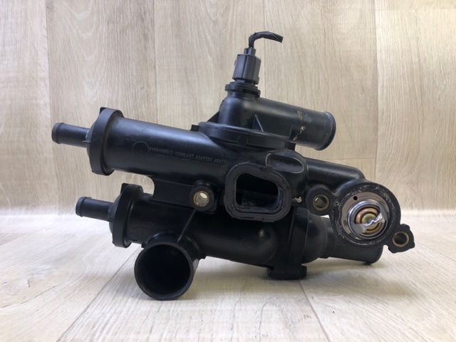 Корпус термостата в зборі Додж Caliber SXT