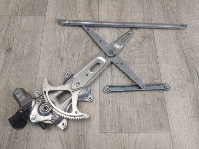 Склопідйомник передньої правої двері Toyota RAV4 IV