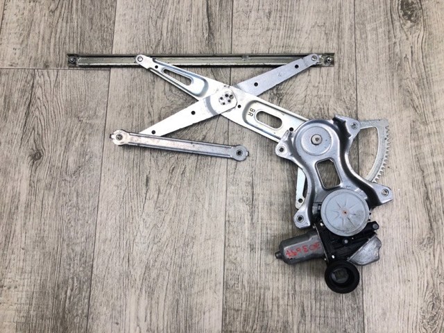 Склопідйомник передньої правої двері Toyota Prius