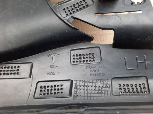 Ліве кріплення переднього бампера 149374100A Tesla Model