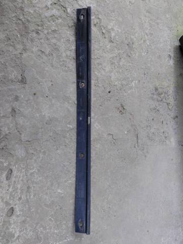 Кронштейн бампера заднього, центральний 1U9807863 VAG