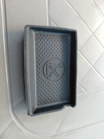 Попільничка центральної консолі 3T0857938 VAG
