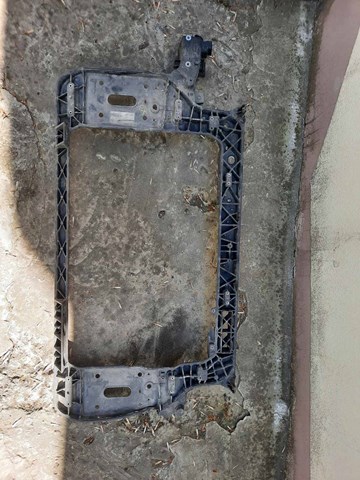 Кронштейн для радіатора 641013U000 HYUNDAI