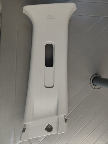 Обшивка стійки кузова внутрішня, середня права 769133NA0A NISSAN