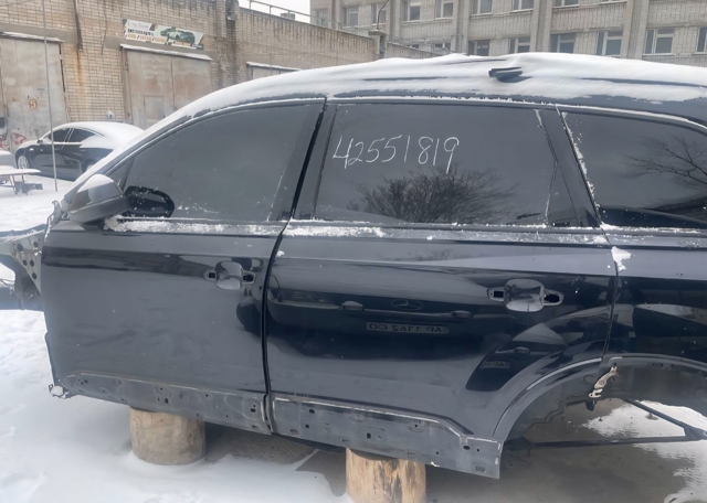 Двері пасажирськи задні ліві 4M0833051E VAG