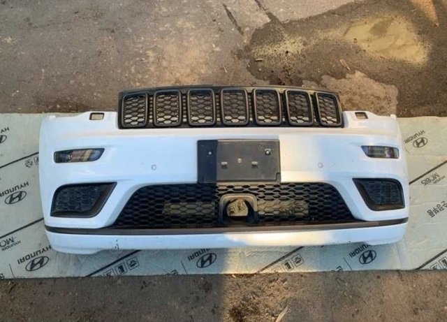 Бампер передній, верхня частина 68334991AA CHRYSLER