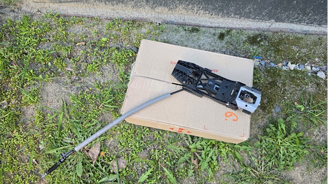 Тримач зовнішньої ручки дверей, передніх лівих 8V0837885 VAG