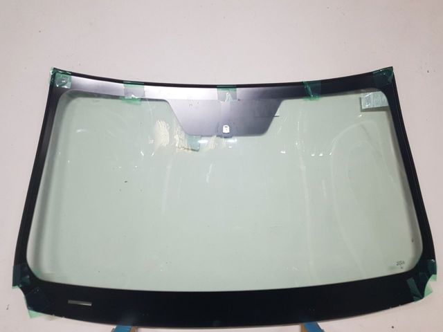 Переднє скло Toyota RAV4 IV