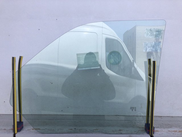 Скло пасажирських дверей 8579RGSV2FD SEKURIT