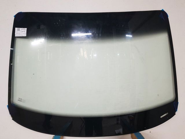 Переднє скло Фольксваген Кадді 3