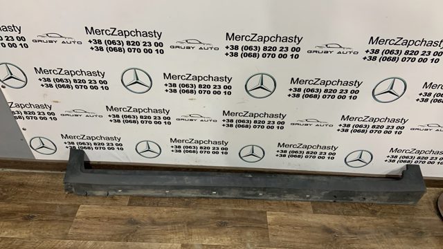 Накладка зовнішня (молдинг) порога, правий 42786096 GM