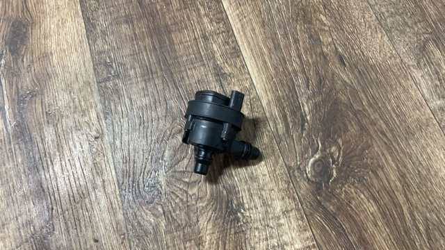 Водяний насос охолодження електричний додатковий A0005004386 MERCEDES