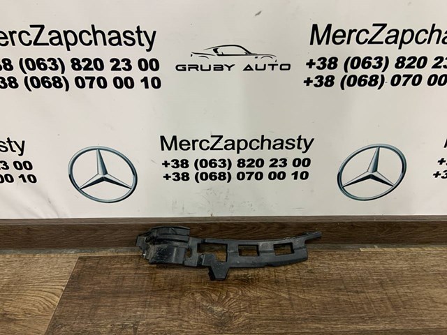 Напрямна переднього бампера, права A1568850201 MERCEDES