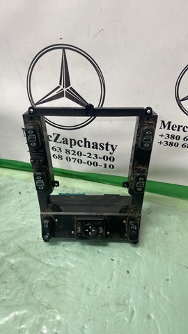 Центральна кнопка підйомника стекол A1638207210 MERCEDES