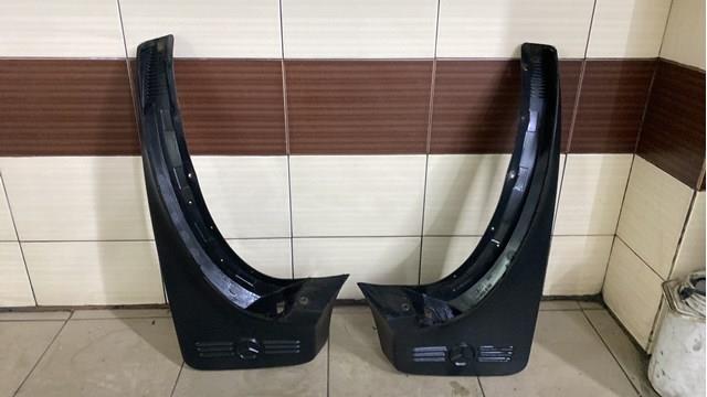 Бризковики задній, правий A1638901478 MERCEDES