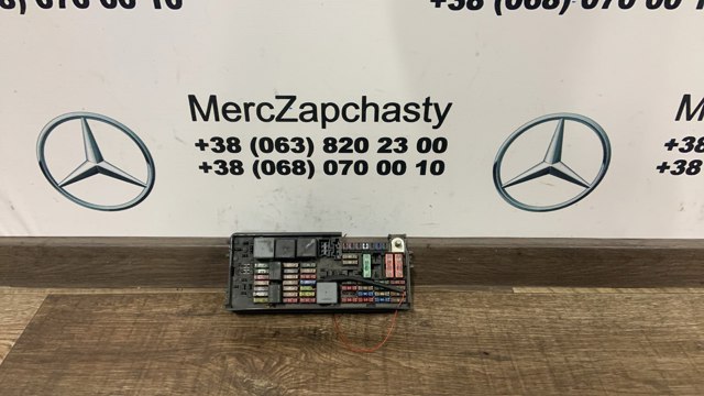 Блок запобіжників задній, салонний A1645400272 MERCEDES