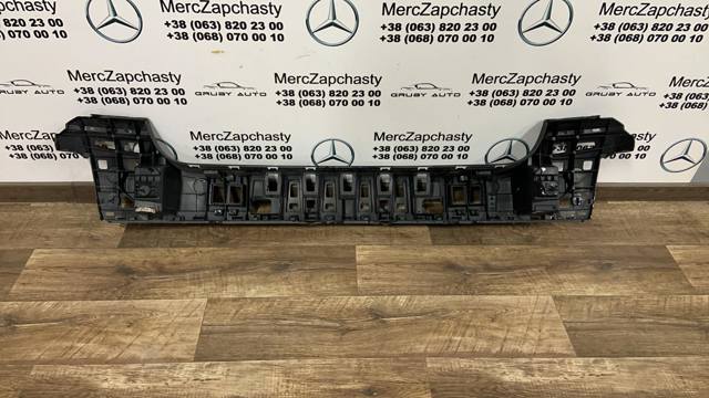 Кронштейн бампера заднього, центральний A1648850565 MERCEDES