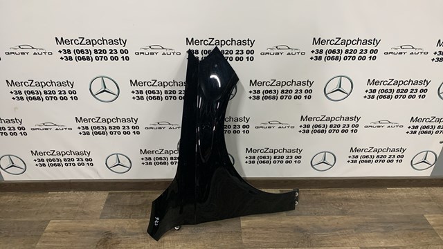 Переднє праве крило A1768810201 MERCEDES