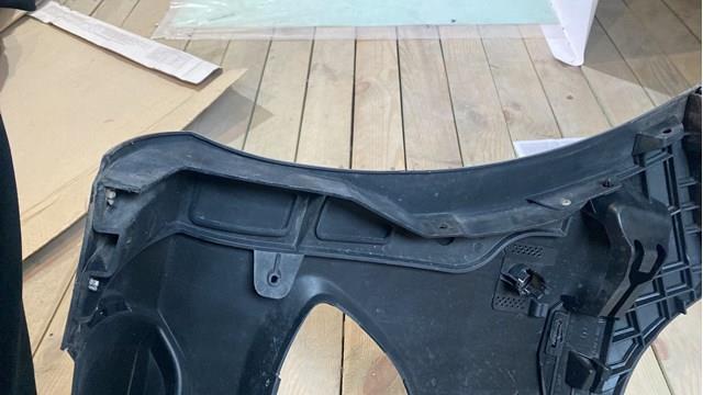 Кронштейн кріплення бампера переднього лівий A1768851021 MERCEDES