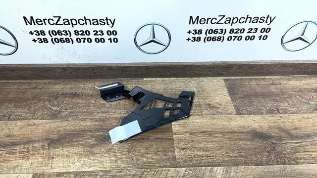 Кронштейн кріплення бампера переднього правий A1778855200 MERCEDES