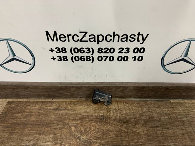 Запор капота (замок і привід замка капота) A2048800160 MERCEDES
