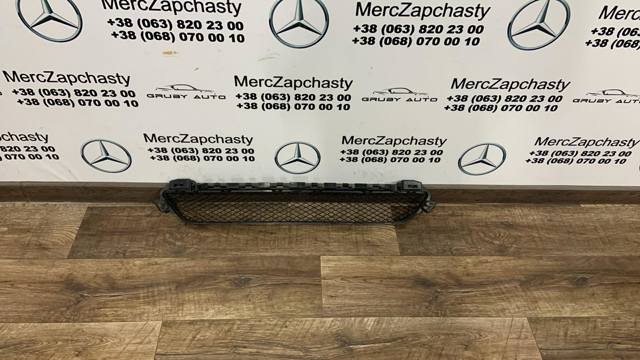 Решітка переднього бампера, центральна A2058850423 MERCEDES