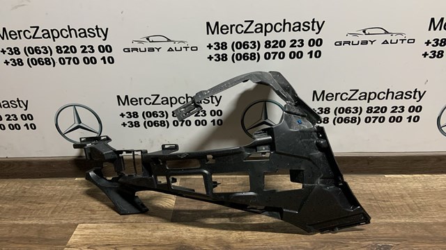 Кронштейн бампера переднього, правий A2058854400 MERCEDES