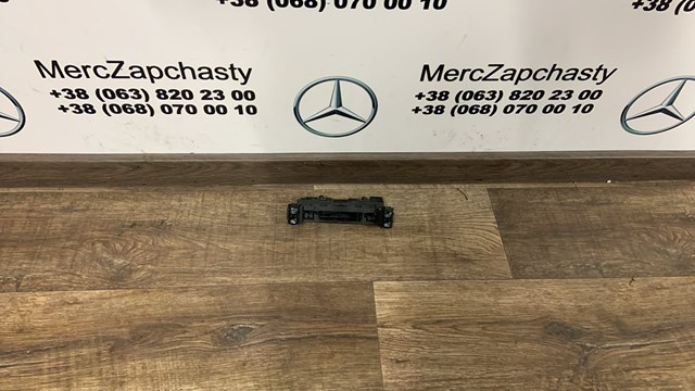 Кнопка вкл.обогрева сидіння A2108200151 MERCEDES