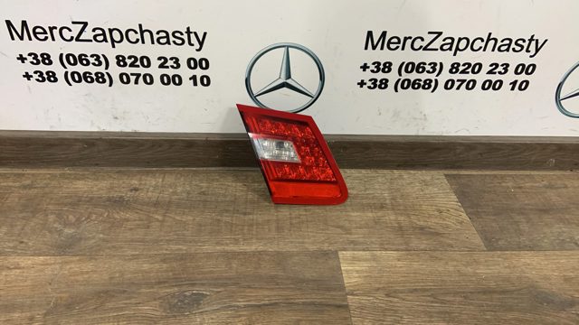 Задня ліва внутрішня фара A2129060358 MERCEDES