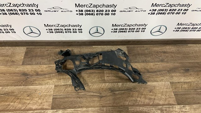 Кронштейн бампера переднього, правий A2138851065 MERCEDES