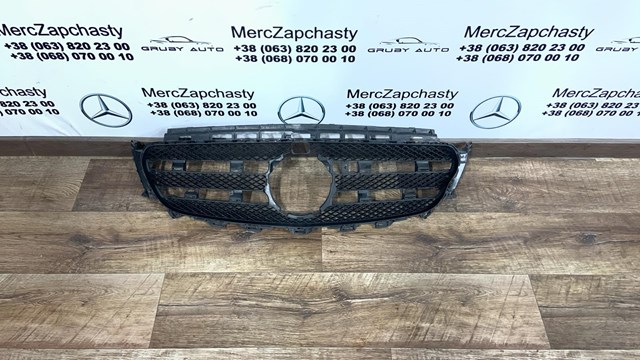 Захисна решітка радіатора Mercedes E