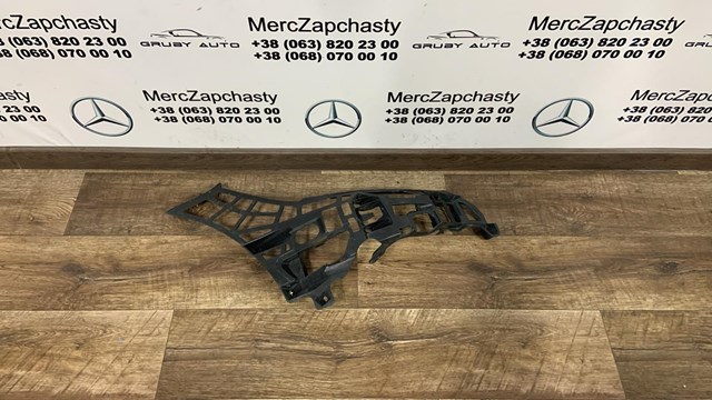 Кронштейн бампера переднього, правий A2188852065 MERCEDES