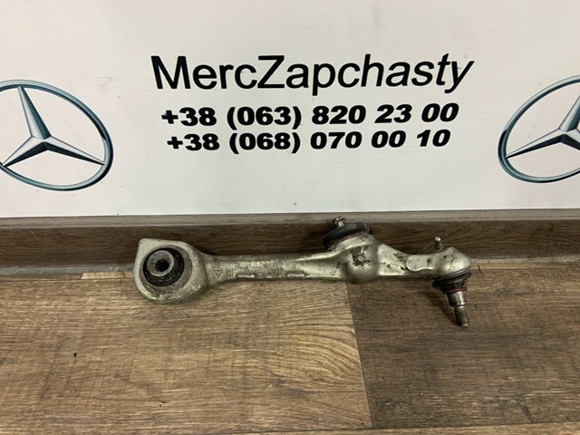 Правий важіль передній нижній підвіски A2213308207 MERCEDES