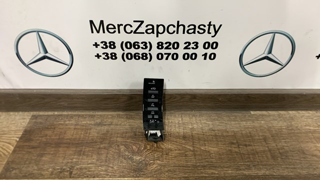 Блок кнопок центральної консолі A2218202910 MERCEDES