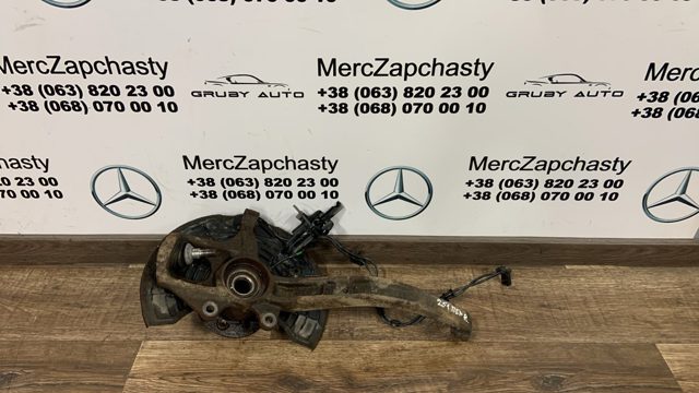 Кулак поворотний передній правий A2513301420 MERCEDES