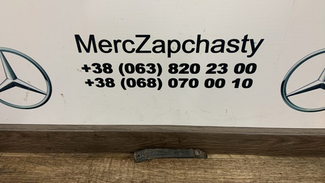 Лівий кронштейн переднього бампера A2518801114 MERCEDES