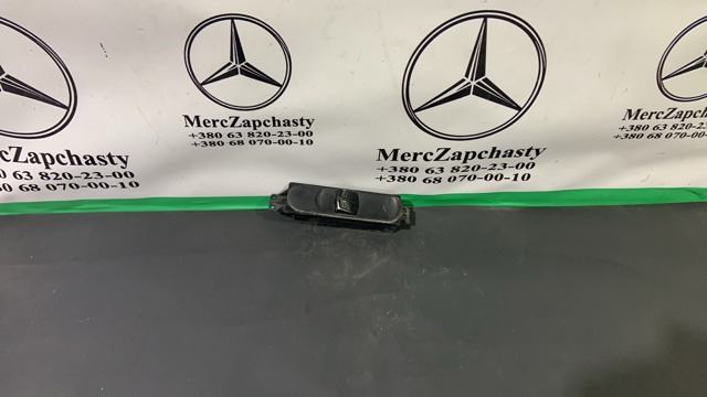 Кнопки переднього лівого склопід'ємника A6395450713 MERCEDES