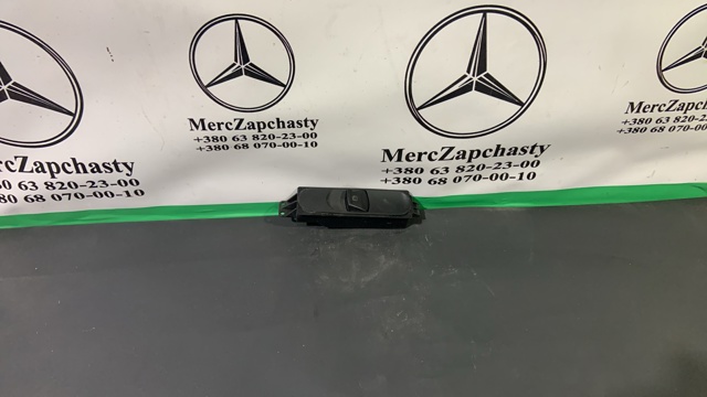Кнопки переднього правого склопід'ємника A6395451413 MERCEDES