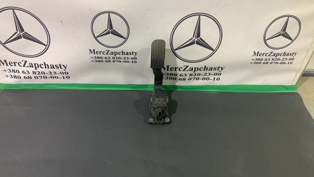 Педаль акселератора A9063000404 MERCEDES