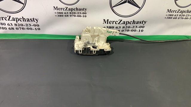 Замок задньої правої двостулкової двері A9067400735 MERCEDES