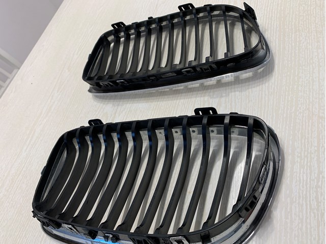 Решітка радіатора ліва 51137201967 BMW