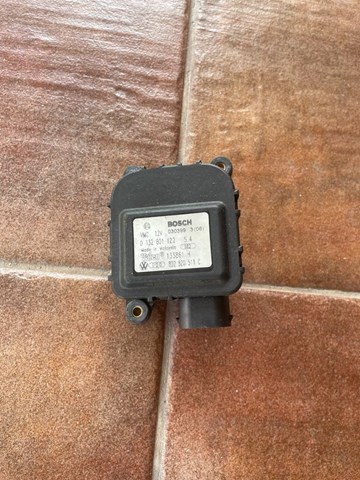 Двигун заслінки печі 8D2820511C VAG