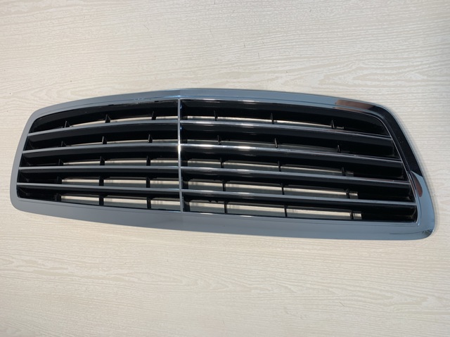 Захисна решітка радіатора A2208800583 MERCEDES