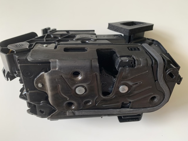 Замок двері правої передньої B6A5TB837016A VAG